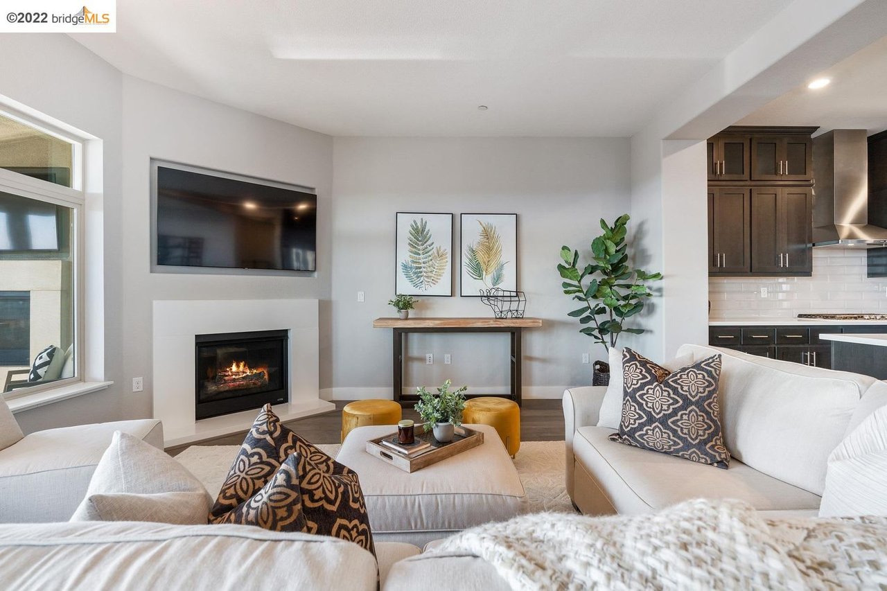 6719 Skyview Dr Oakland, CA, 94605