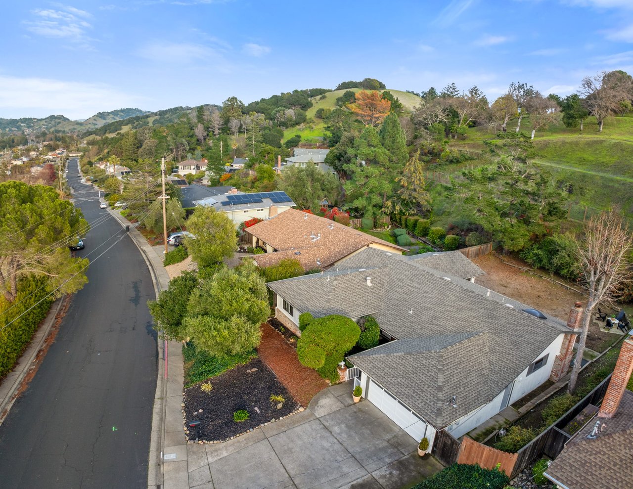 Comfortable Living on a Large Lot