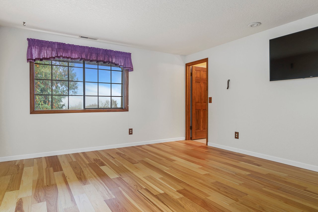 This captivating bonus room not only offers ample space but also a stunning view of the mountains. It also comes with the added convenience of its own full bathroom