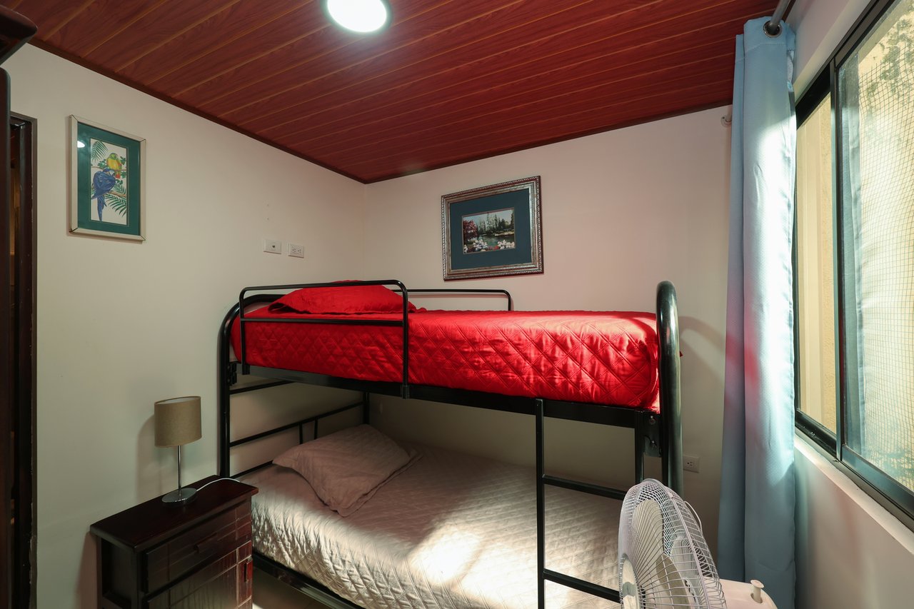 Turnkey Income Guesthouse, Curridabat, San Jose