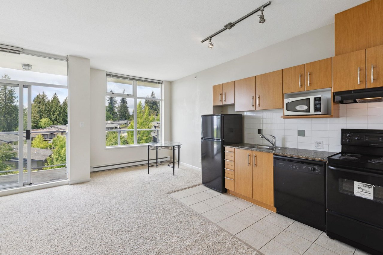 606-9288 University Cres