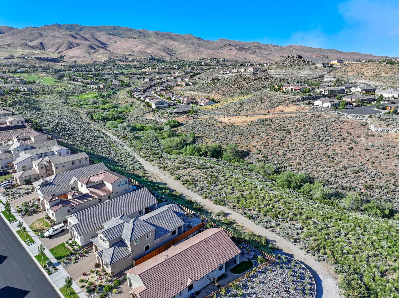 STUNNING SOMERSETT HOME