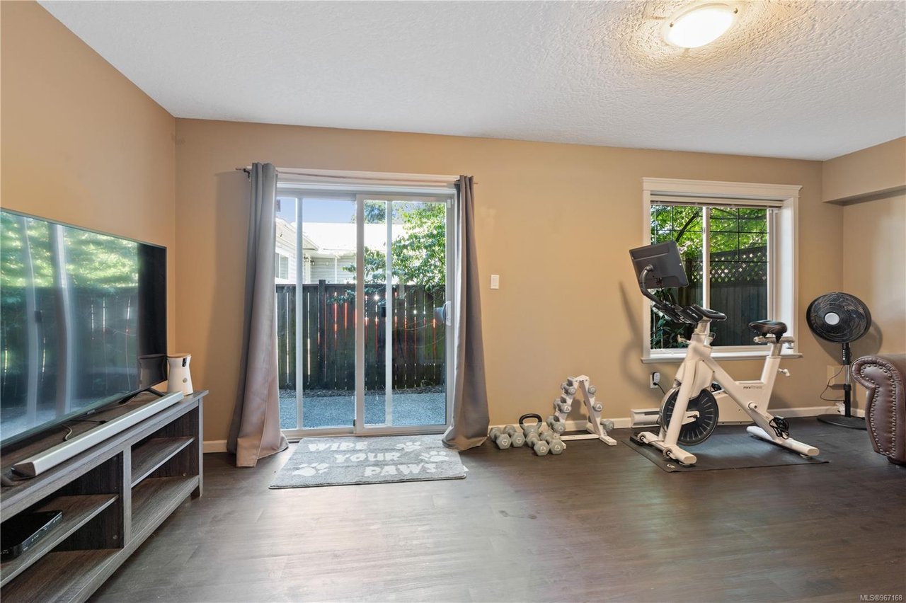 102-2920 Phipps Rd, Langford