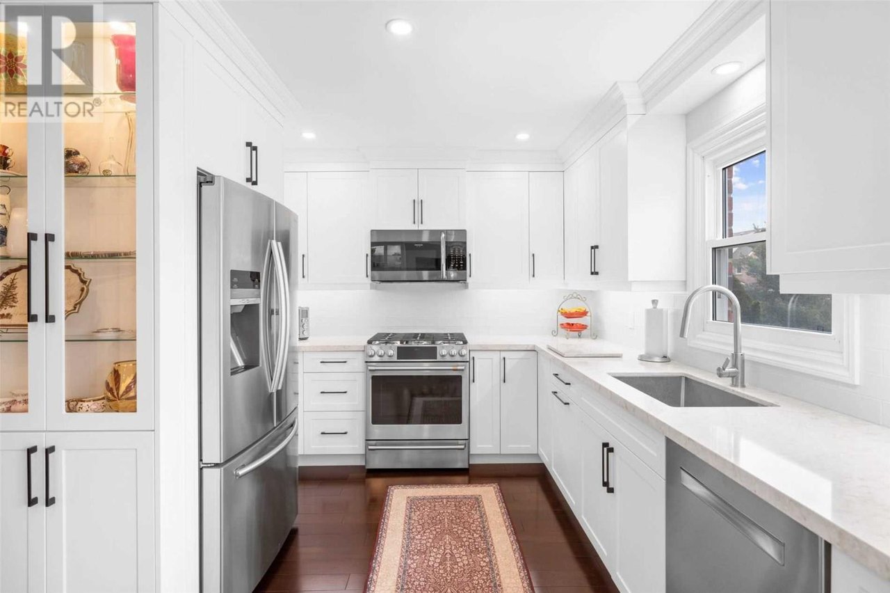 1600 STANCOMBE CRES