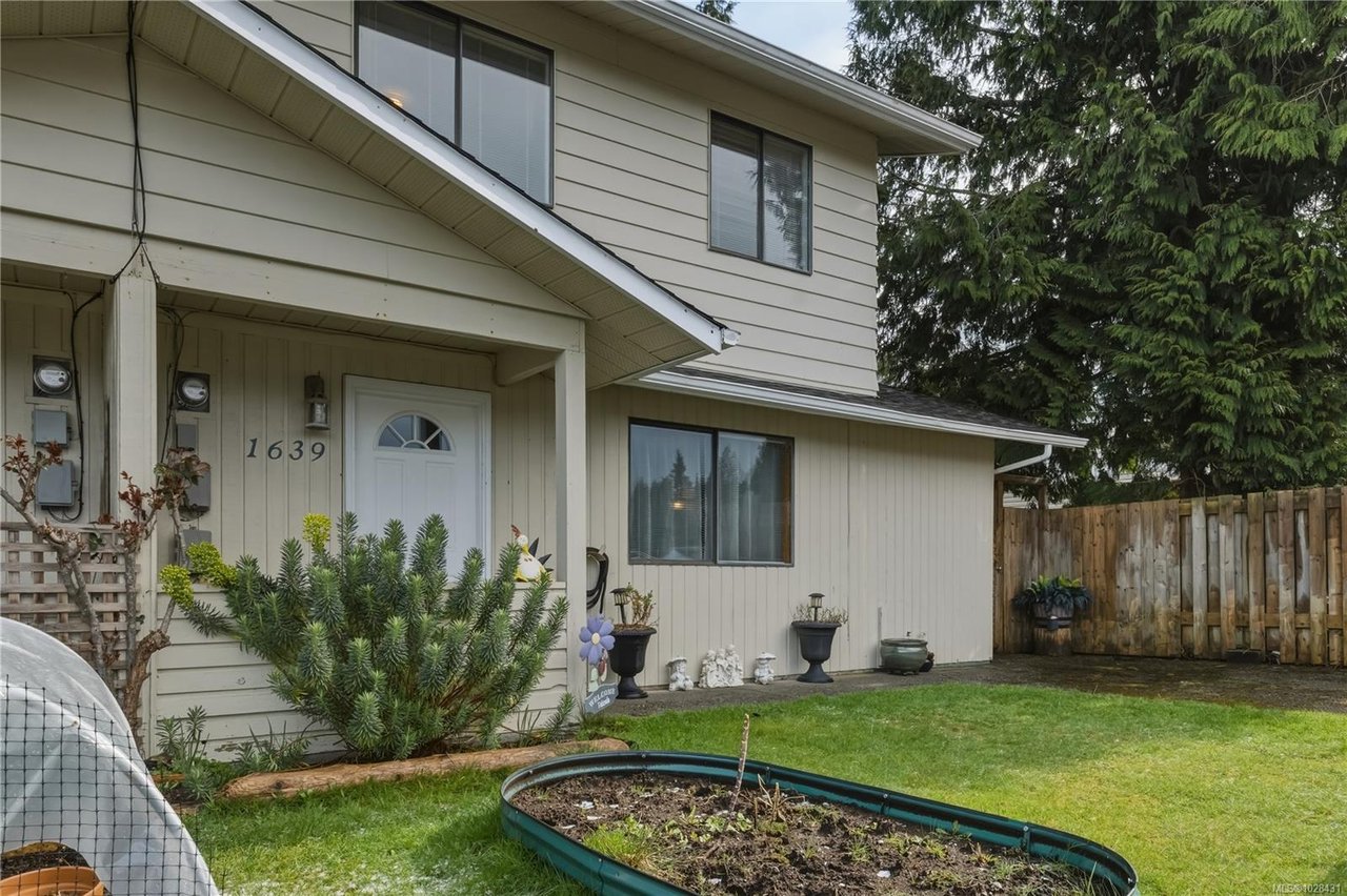1639 Holly Cres