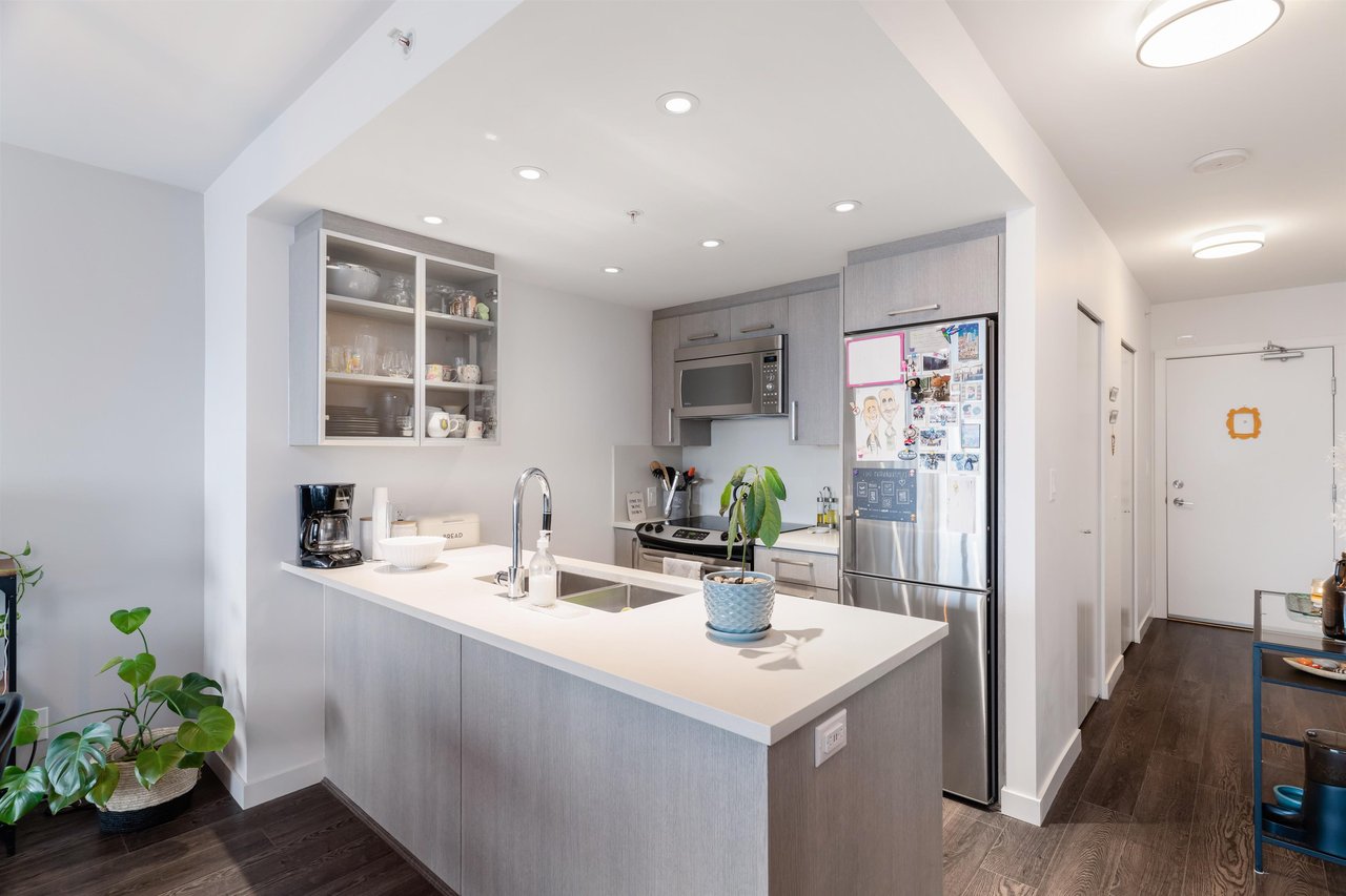 303-933 E Hastings St