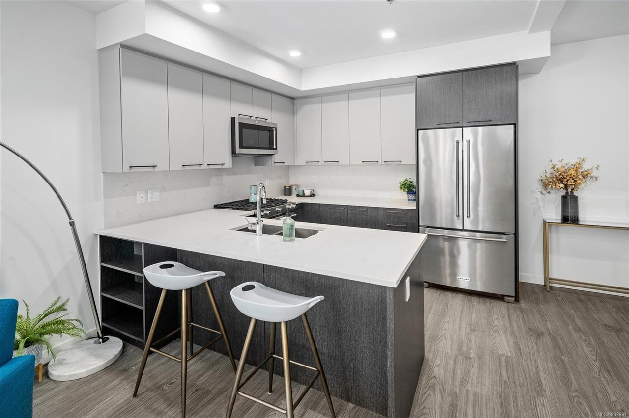 101-7162 W Saanich Rd