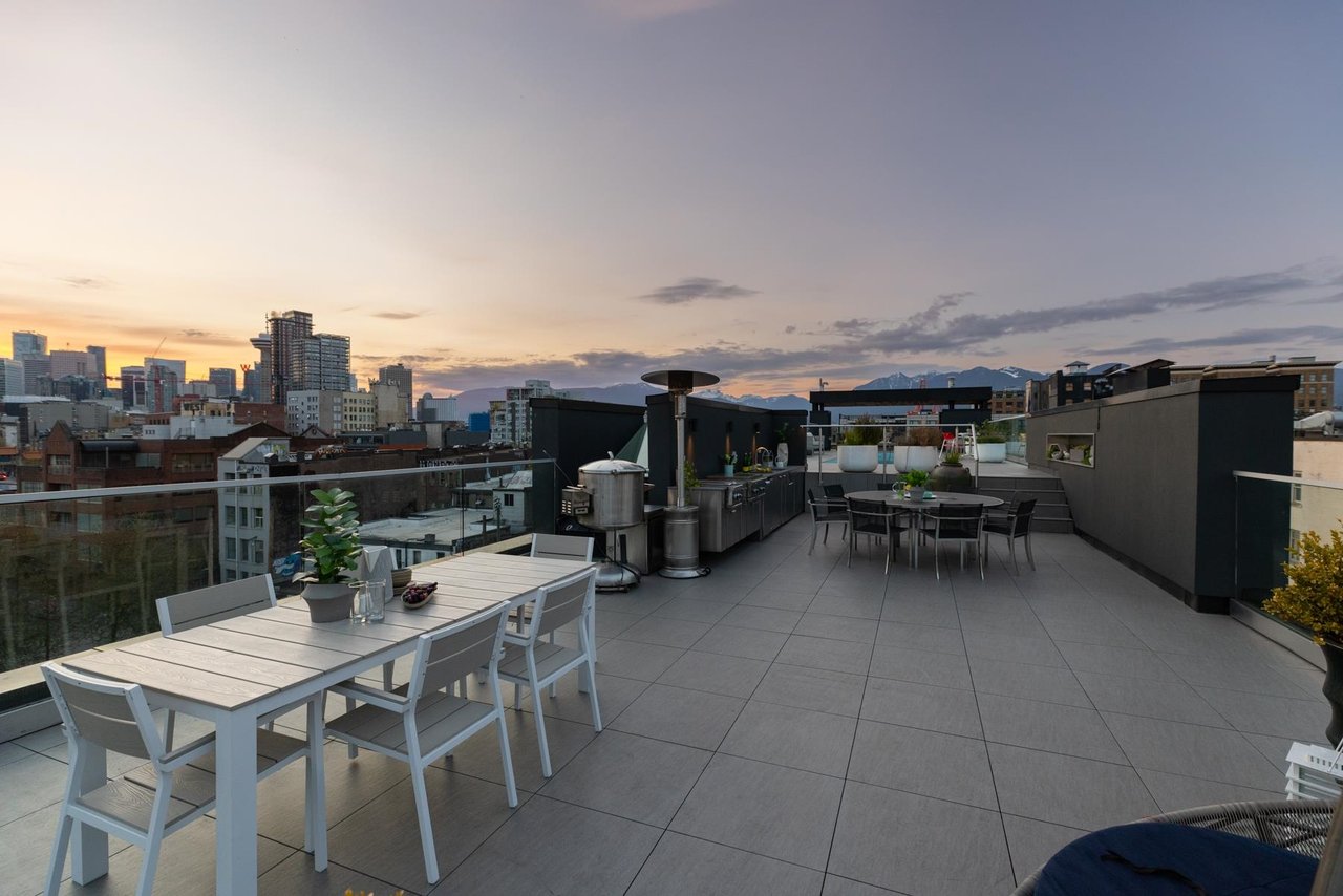 50-133 Keefer St