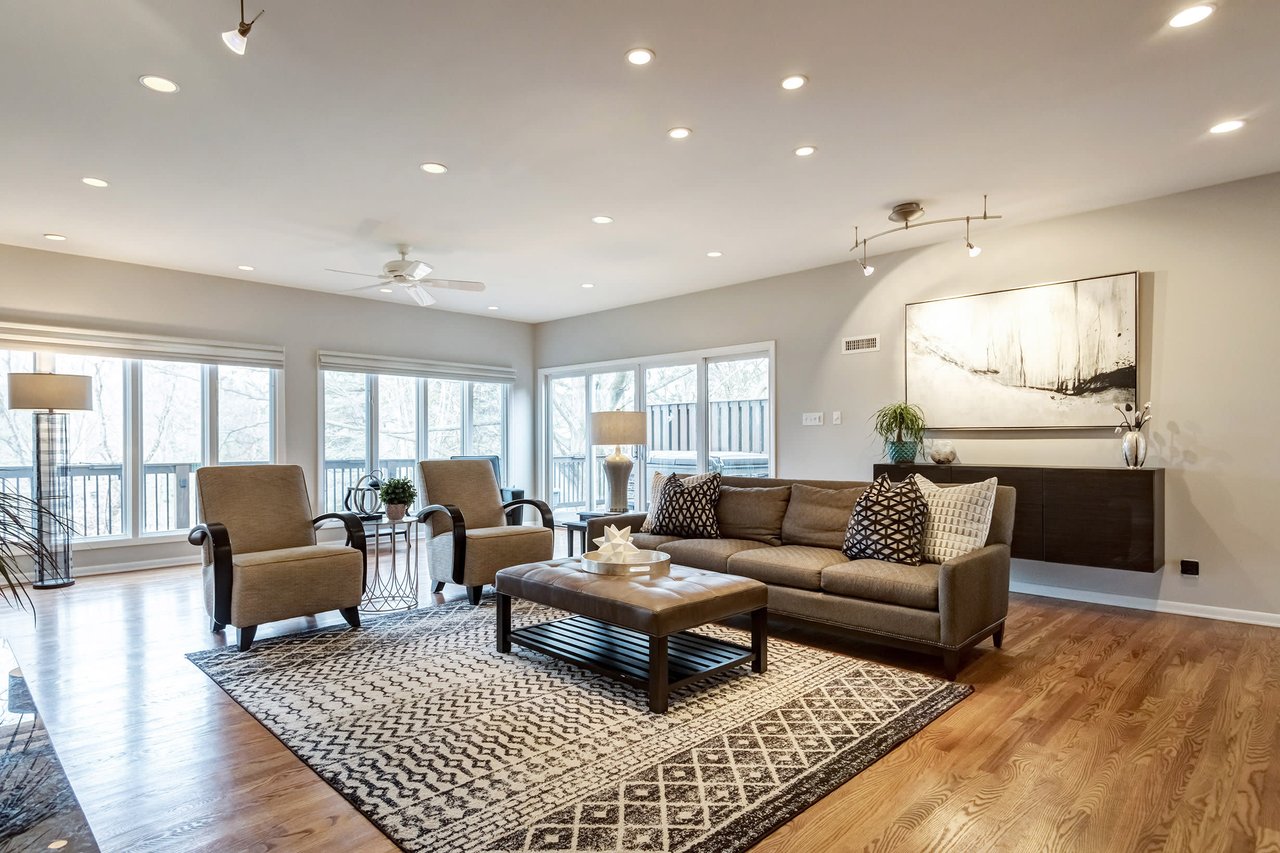 Sophisticated & Stylish in Charming Ladue