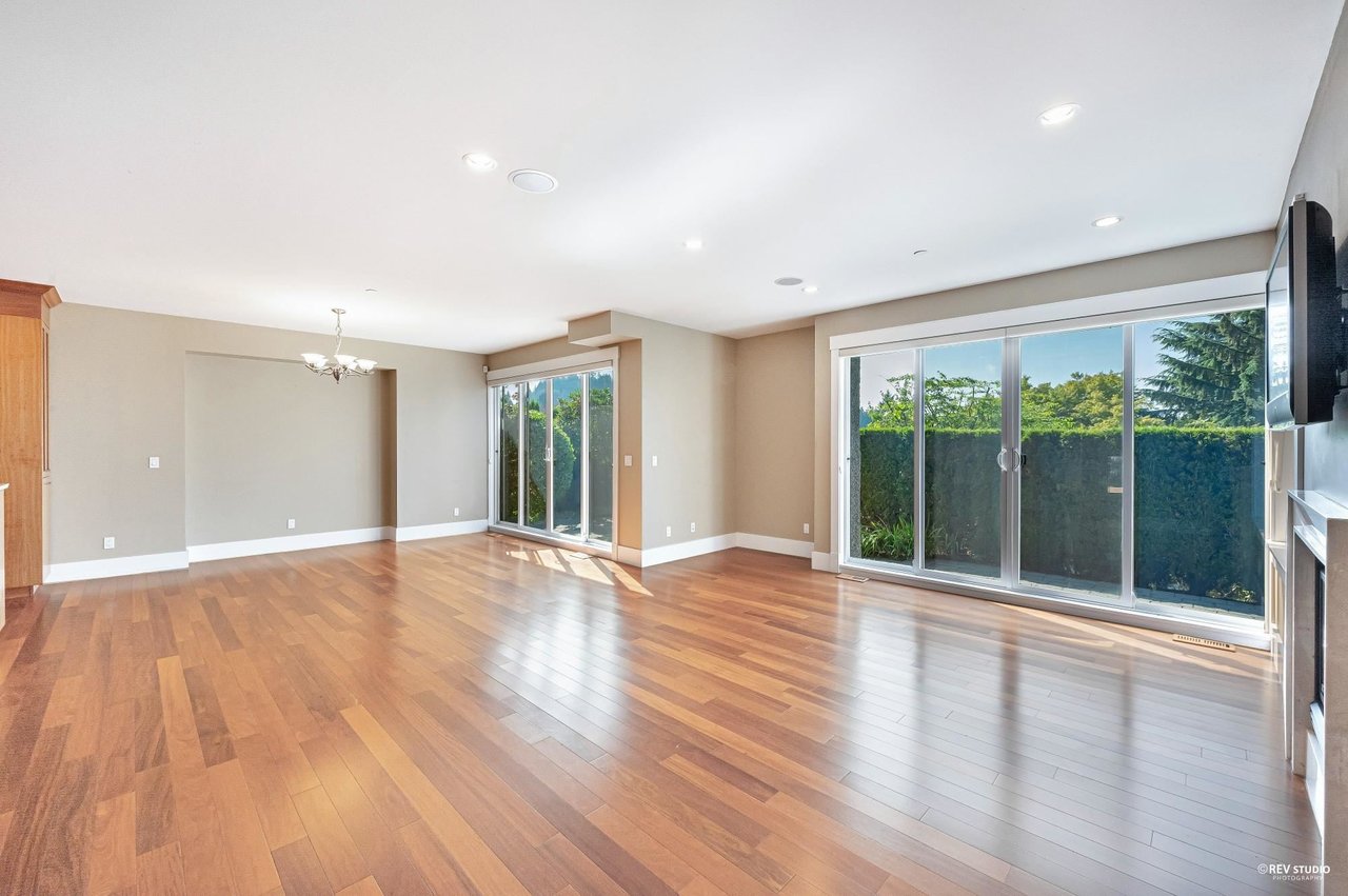 1141 Lawson Ave