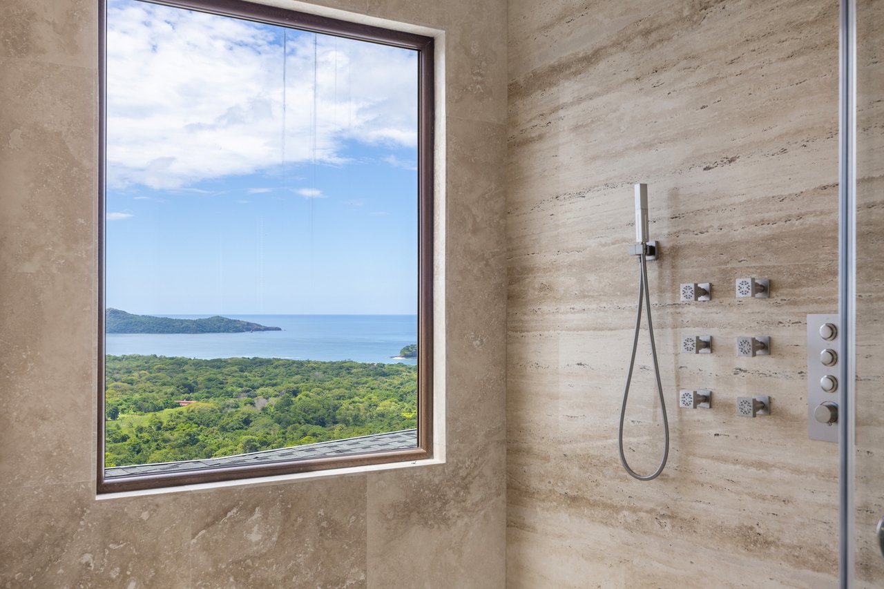 Contemporary Infinity Pool Villa, Flamingo, Guanacaste