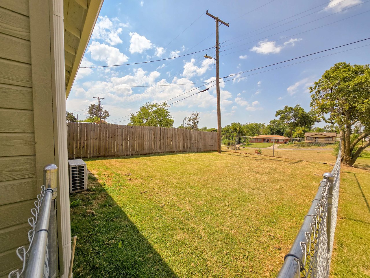 1224 N Market Ave 1/2