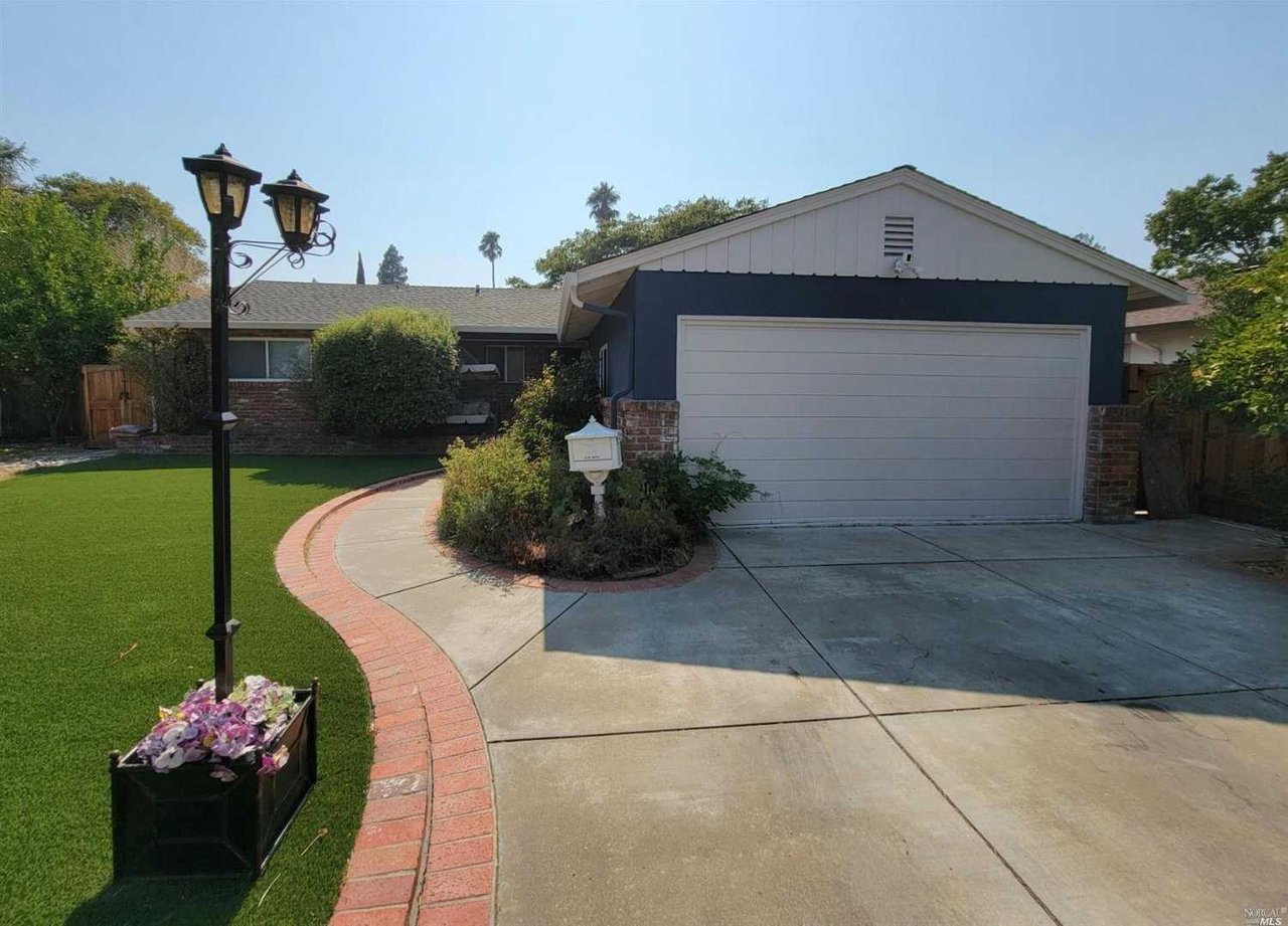 1191 Douglas Ct
