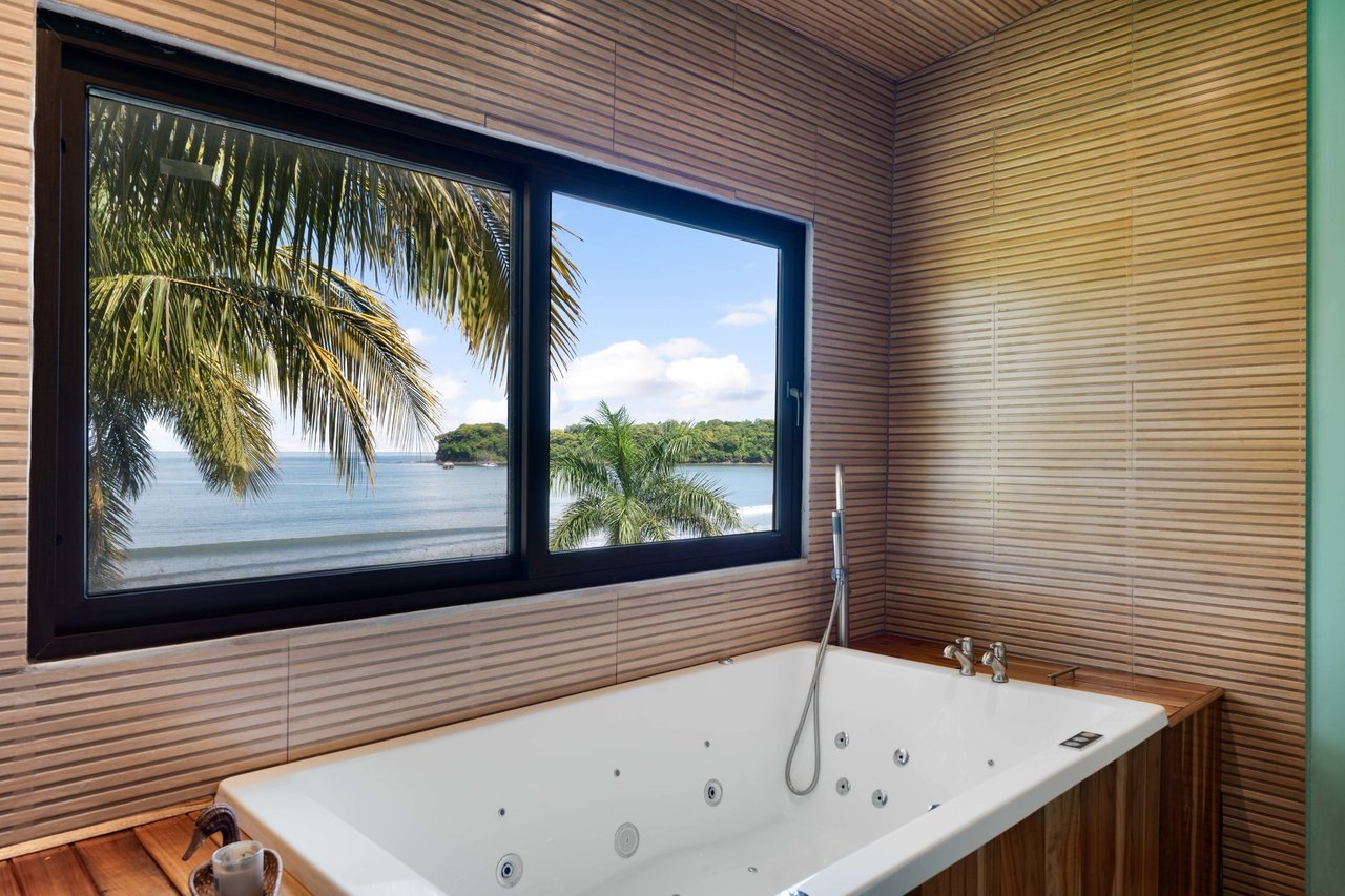 Beachfront Luxury Ocean View Home, Flamingo, Guanacaste