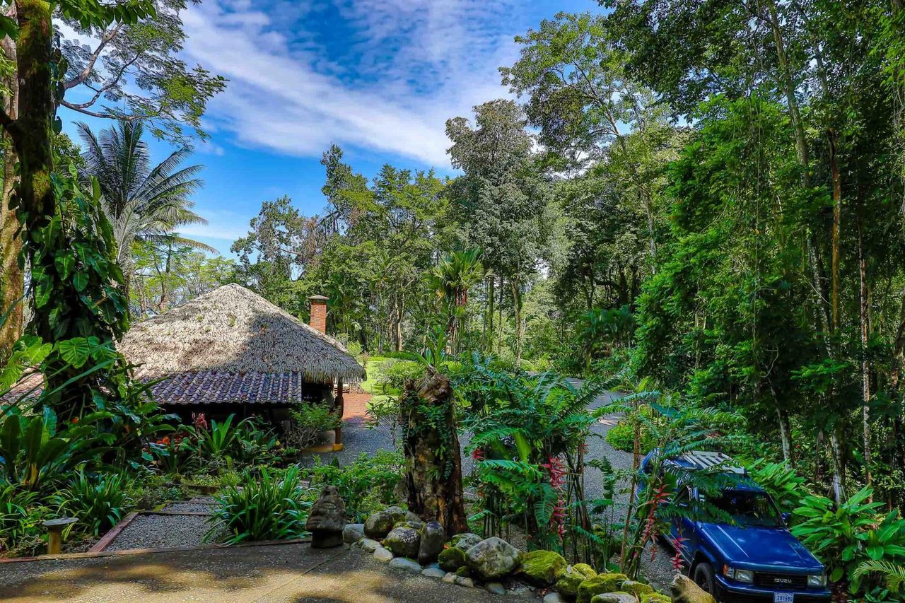 Private Ocean View Estate Quaint 2 level home and idyllic pool