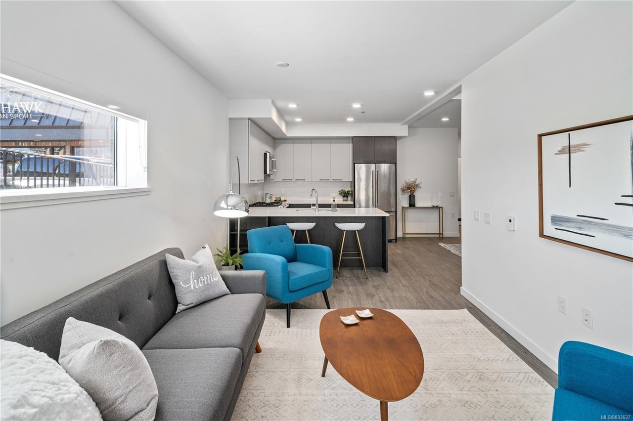 101-7162 W Saanich Rd