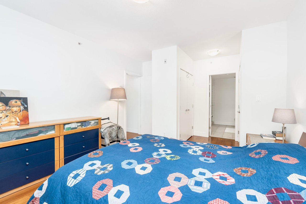 210-5989 Iona Dr