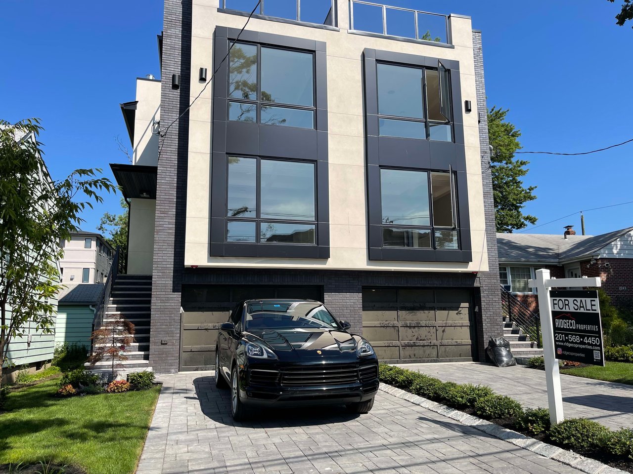 2239 Center Avenue Unit: A