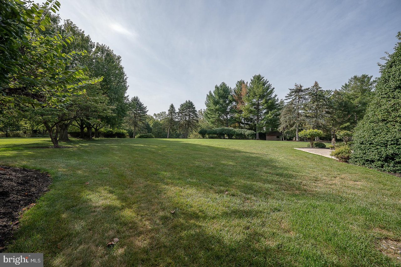 25 Autumn Hill Ln
