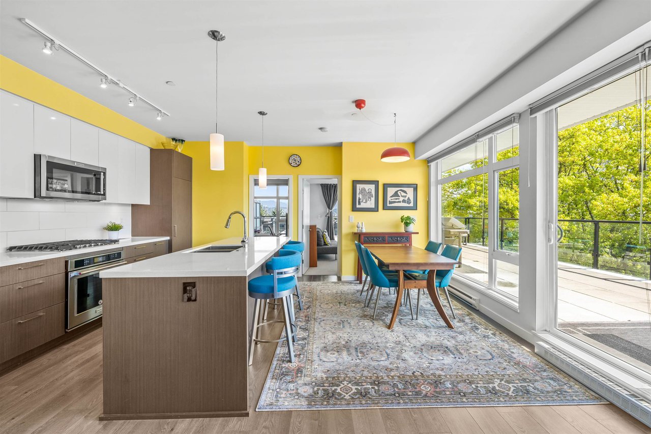 311-28 E Royal Ave