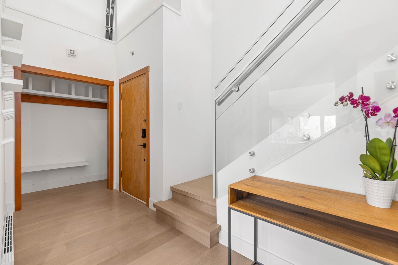 406-3317 Ptarmigan Pl