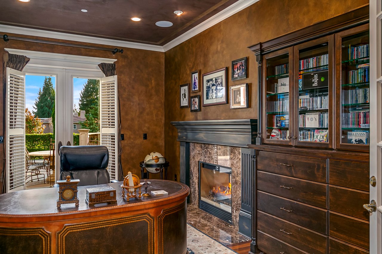 Clyde Hill Villa 