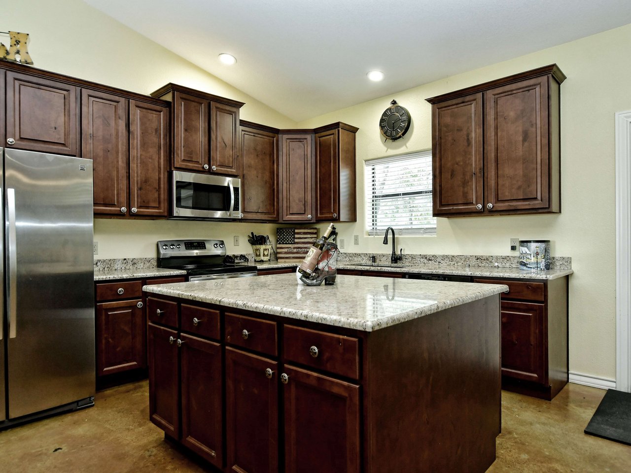 1138 Skyline Dr