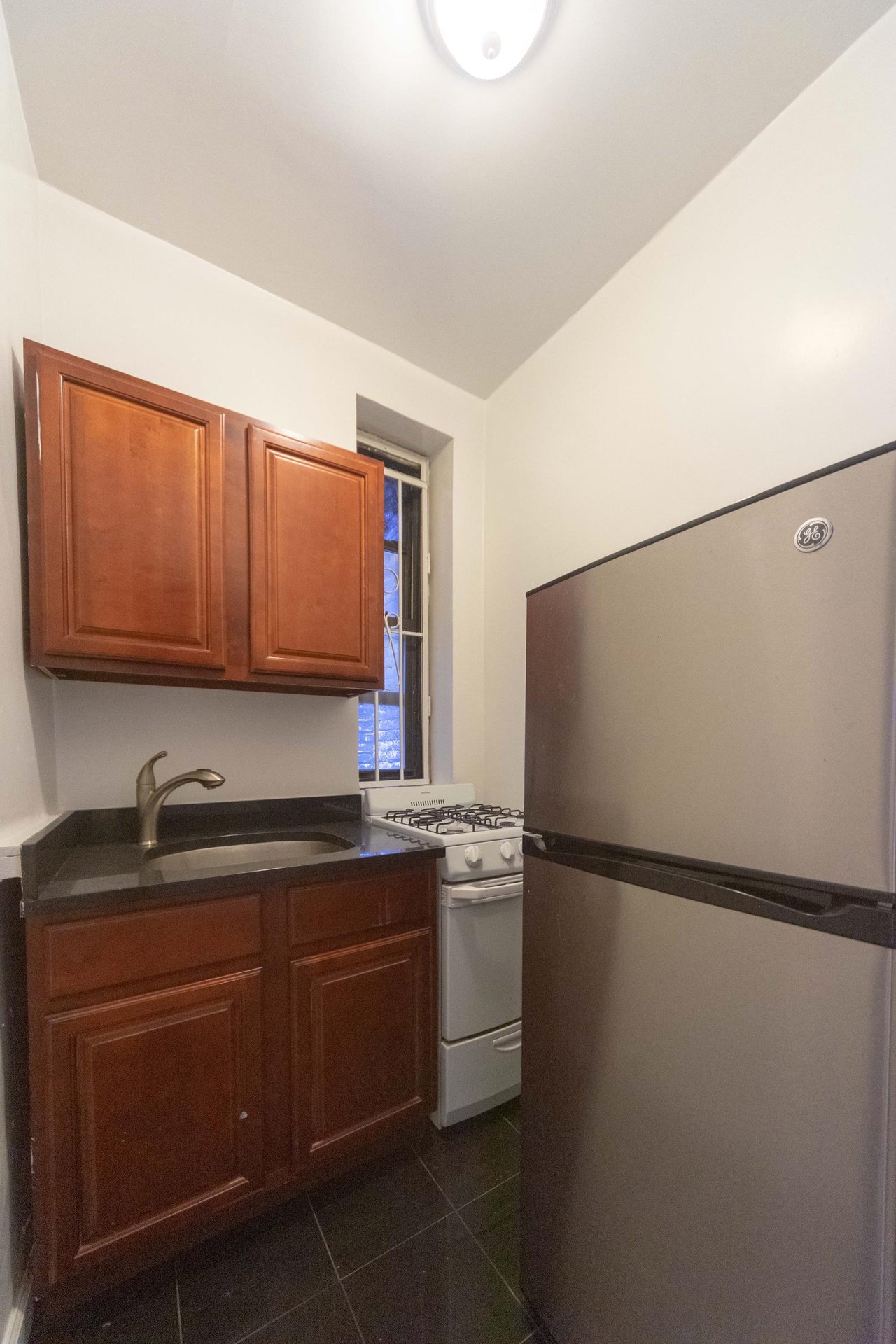 210 East 38th Street, Apt 4-B