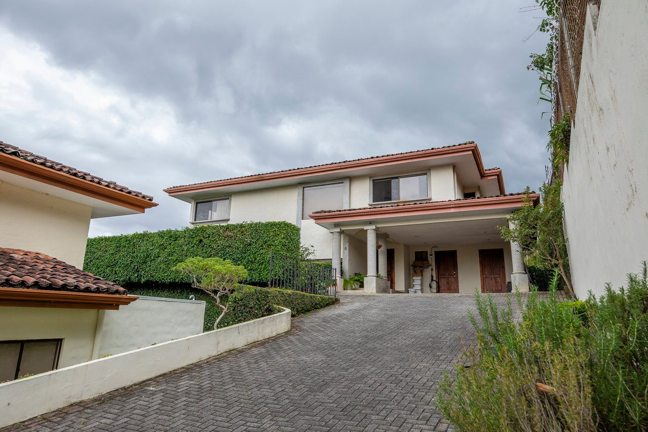 Remodeled Family Condo, Escazu, San Jose