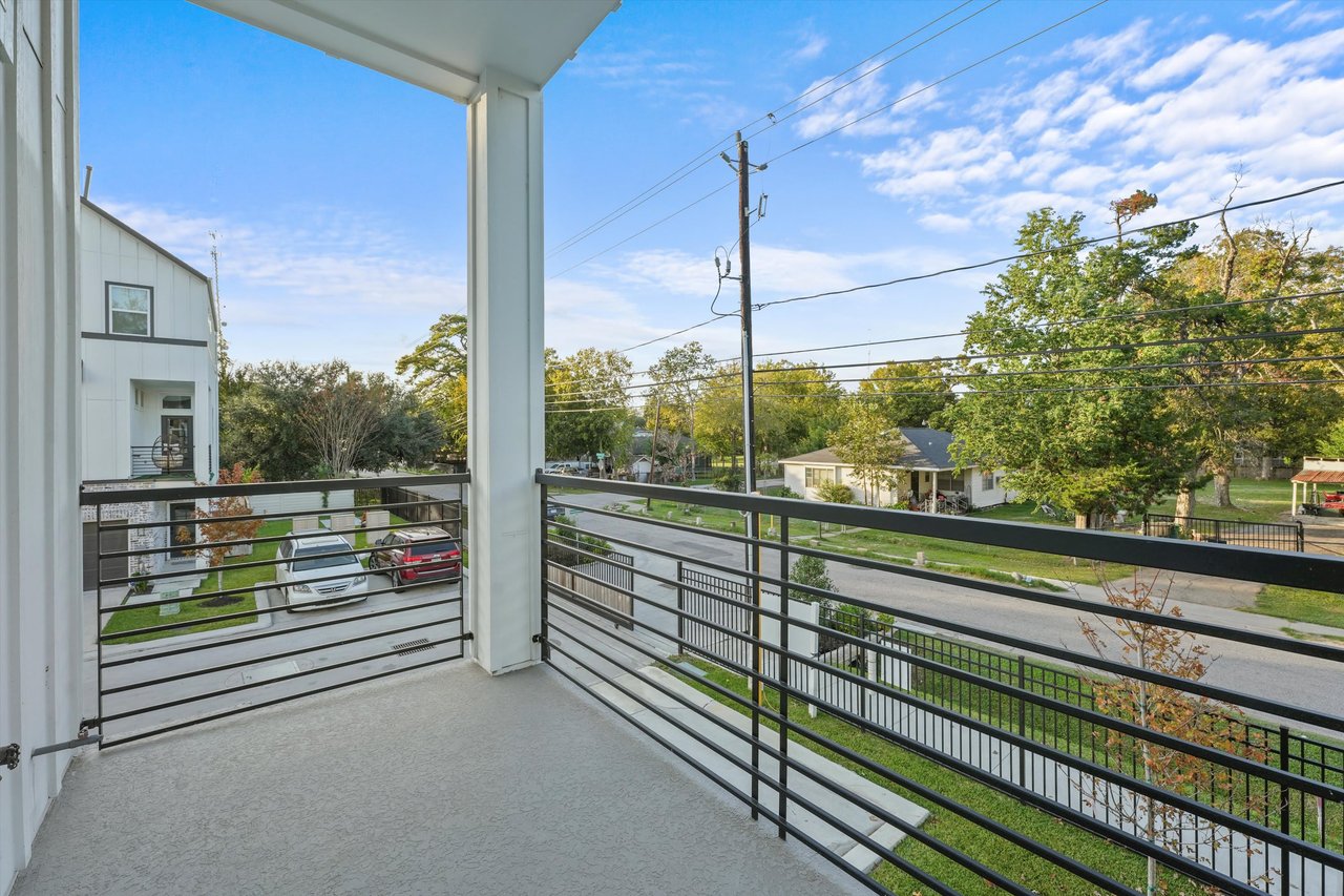 Donovan Heights townhome balcony 