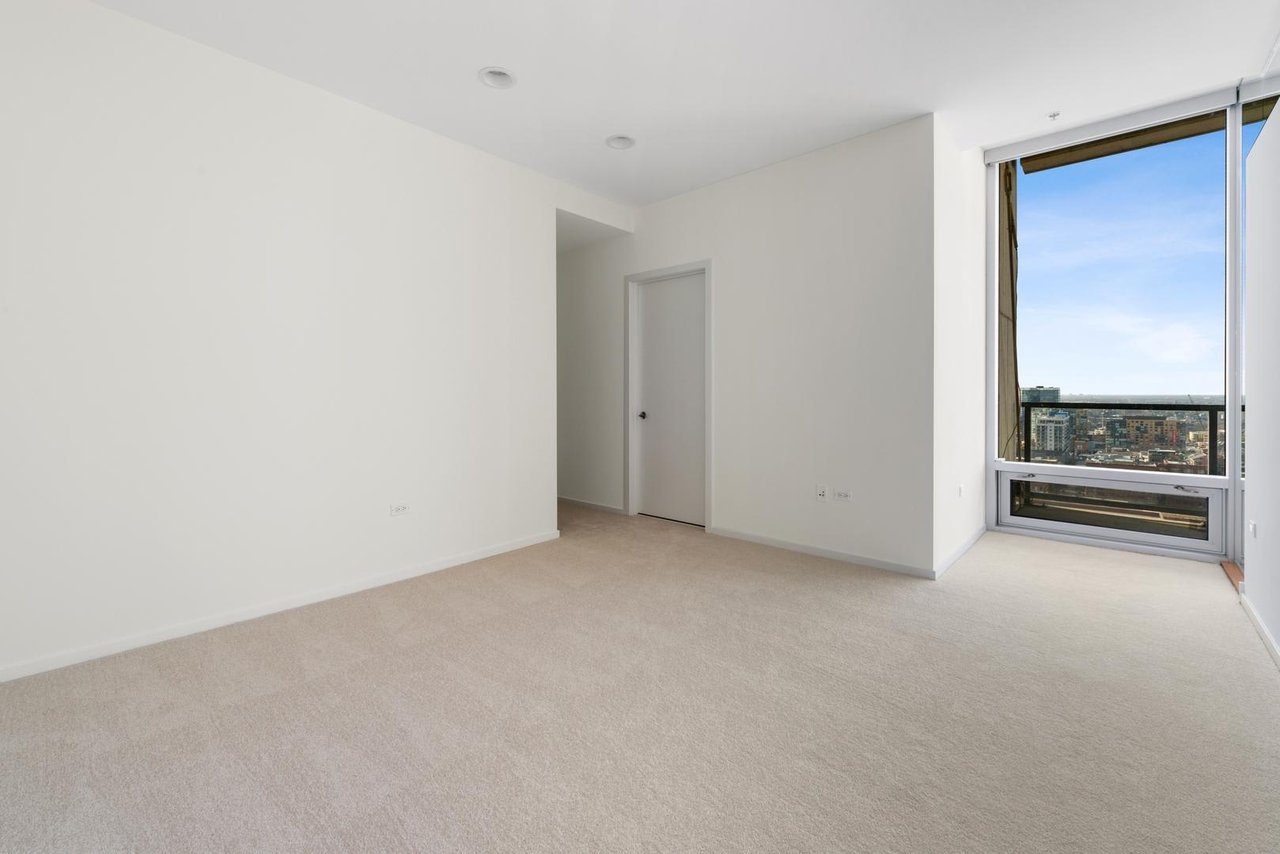 500 W SUPERIOR  Street, Unit 1801