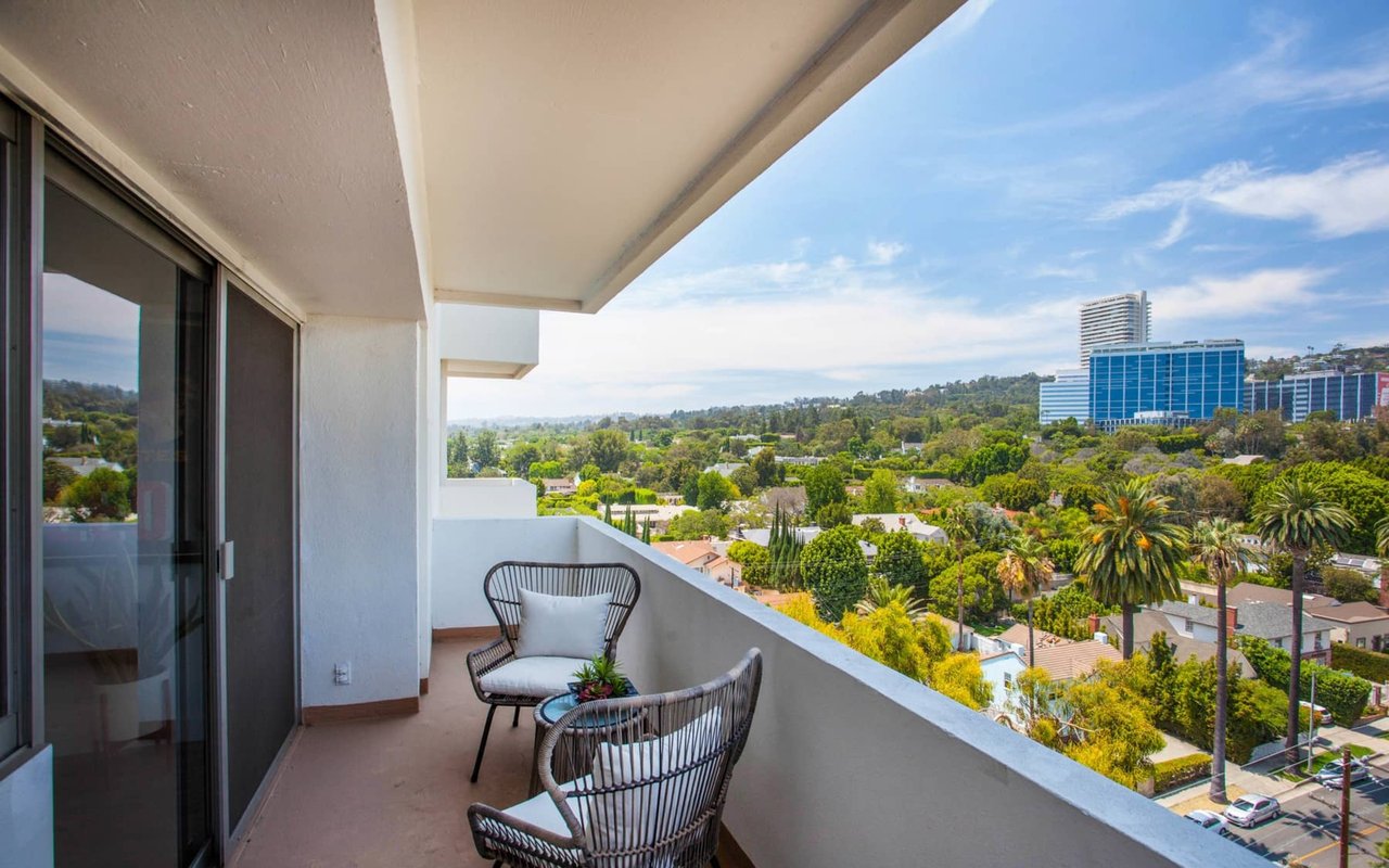 838 N Doheny Dr #1104