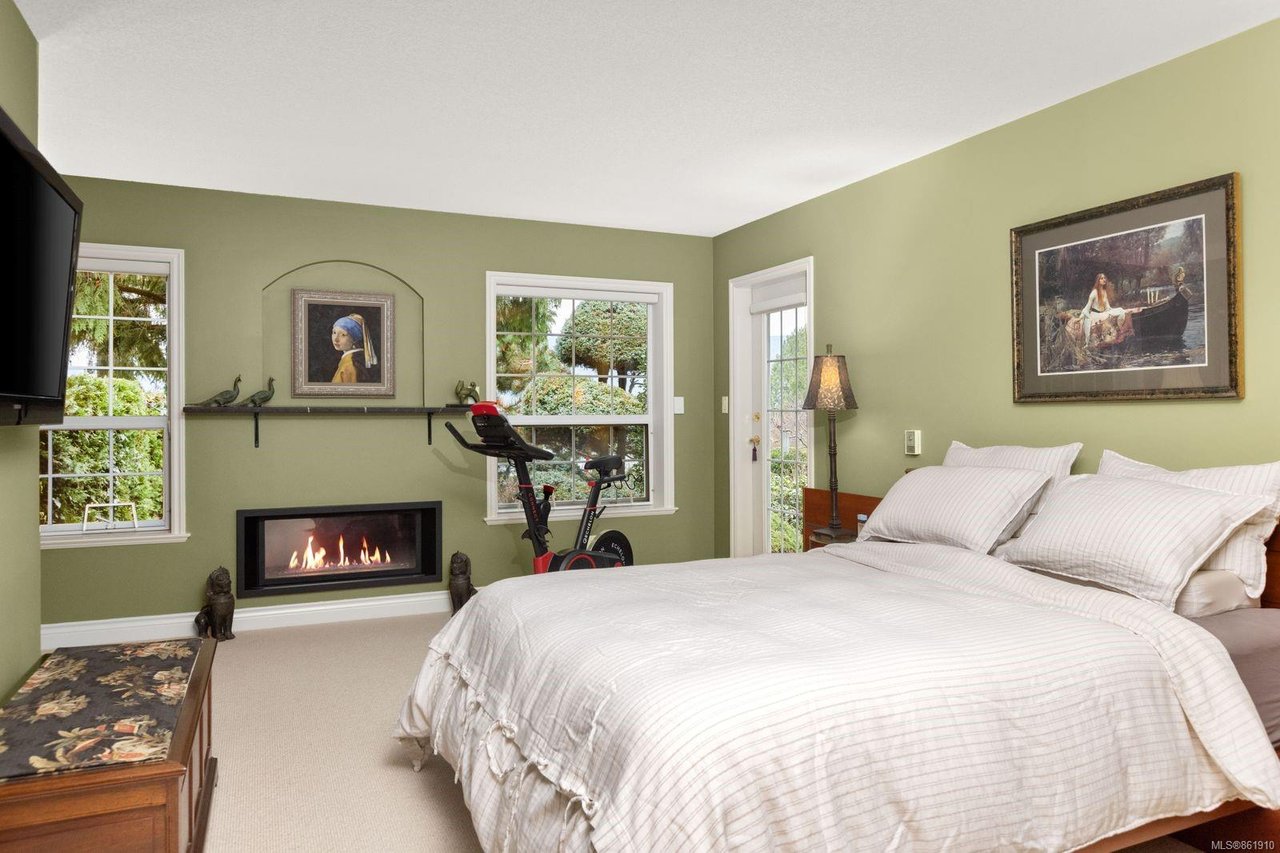 4349 Kingscote Rd, Cobble Hill