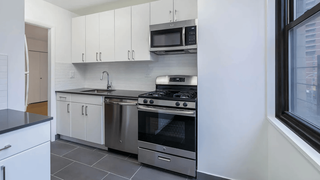 Parc East, 240 East 27th Street #27-G