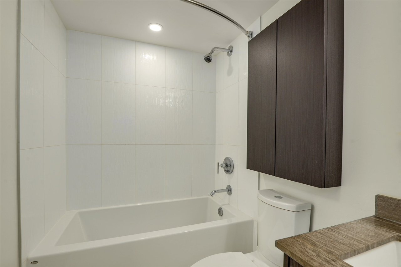 302-7988 Ackroyd Rd