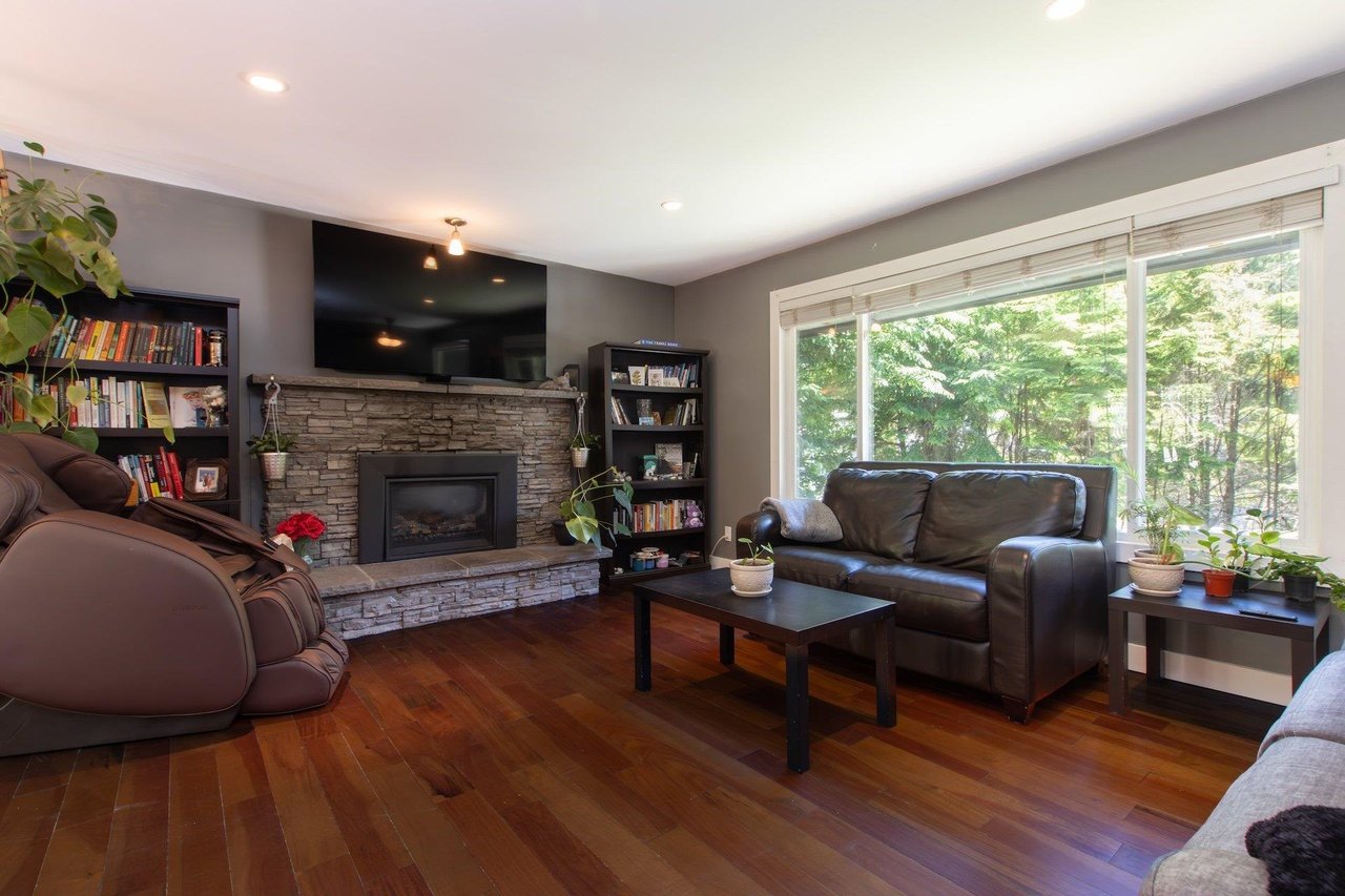 40537 N Highlands Wy