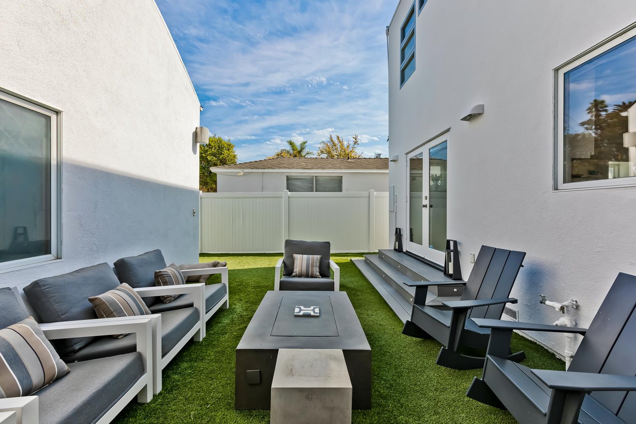 2332 Ocean Avenue, Venice 