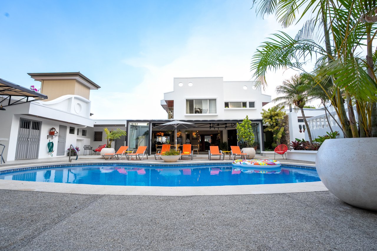 Designer Estate With Sauna, Escazu, San Jose