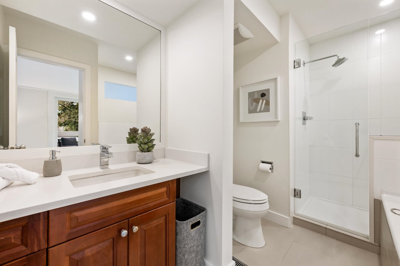 25-4957 Marine Dr