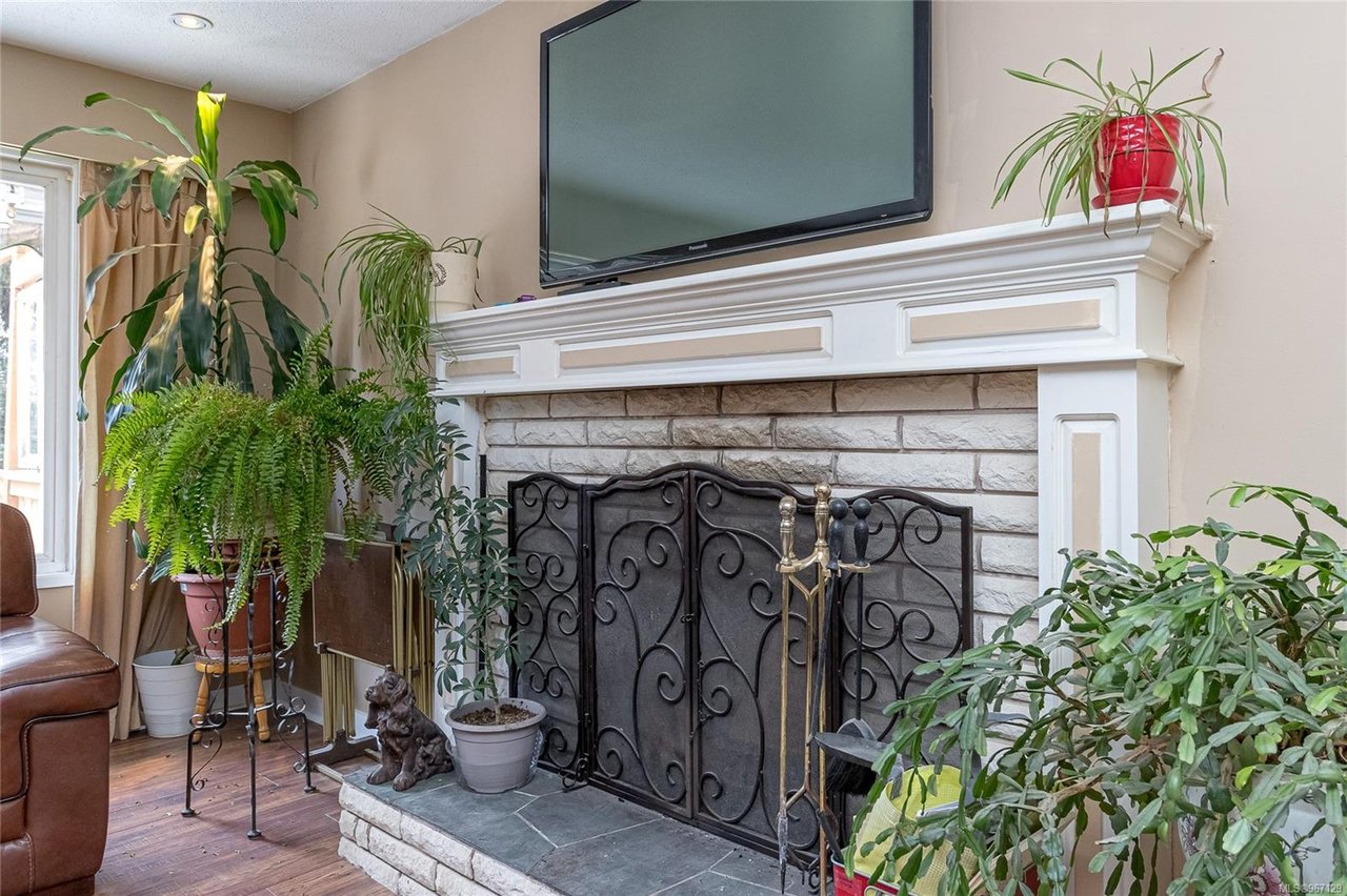 1335 Justine Pl, Langford