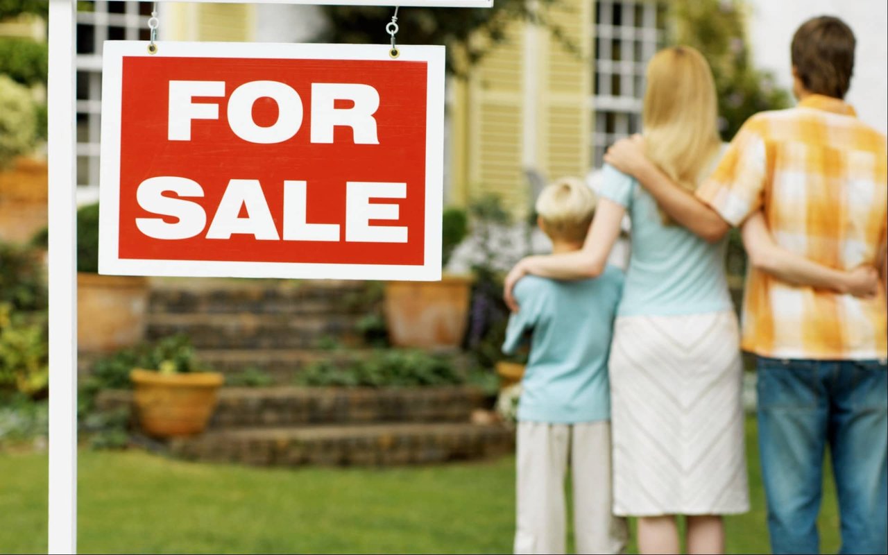 5 of the Worst Things to Do Before Buying a House
