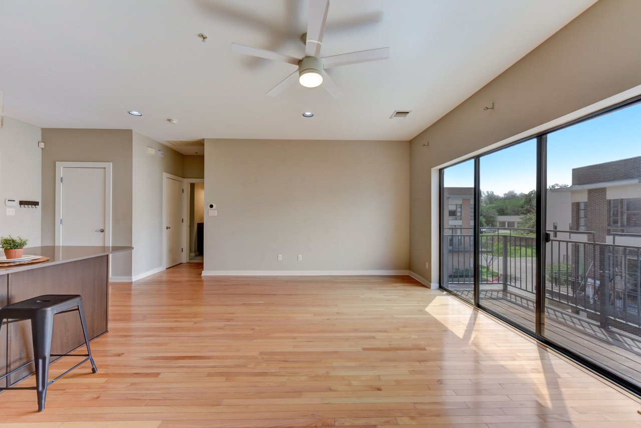 Modern 1/1 Condo in Vibrant South Austin for Lease!