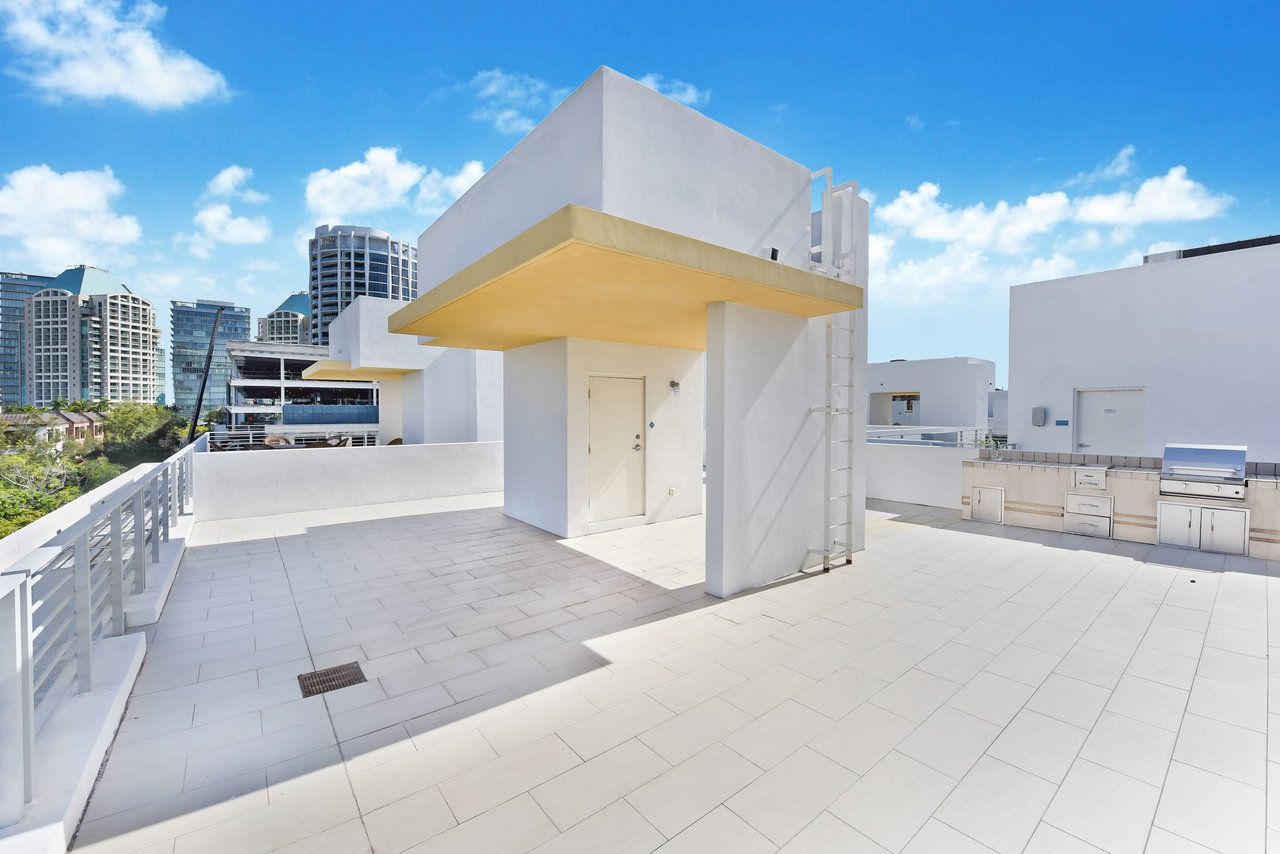 3339 Virginia Street Unit: PH-28