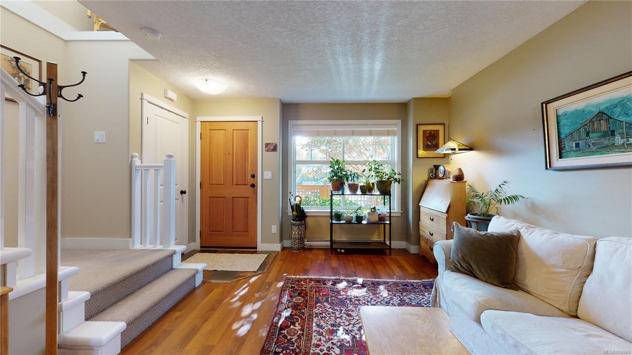 3-2529 Alexander St