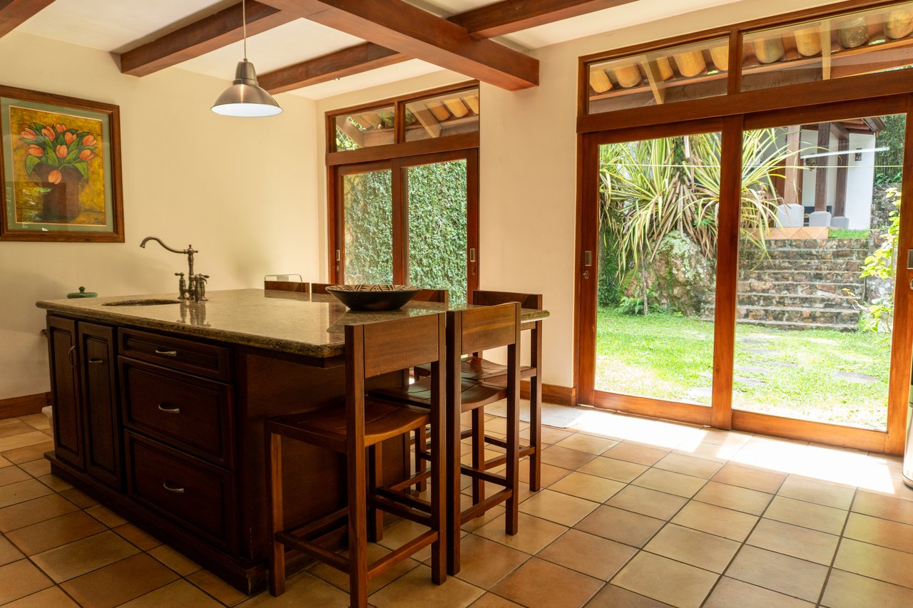 Mountain Estate With Guest Studio, Santa Ana, San Jose