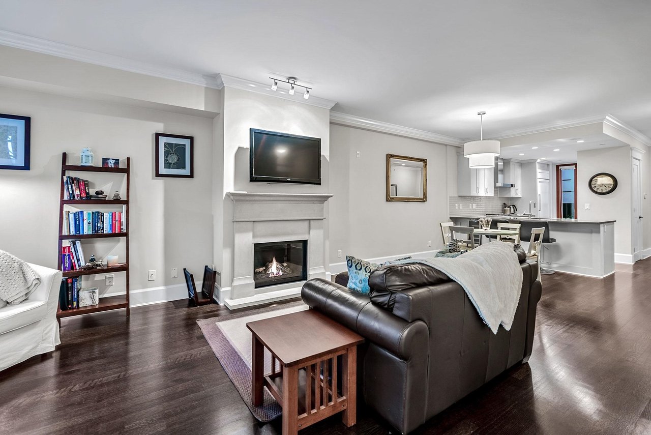3-1891 Marine Dr