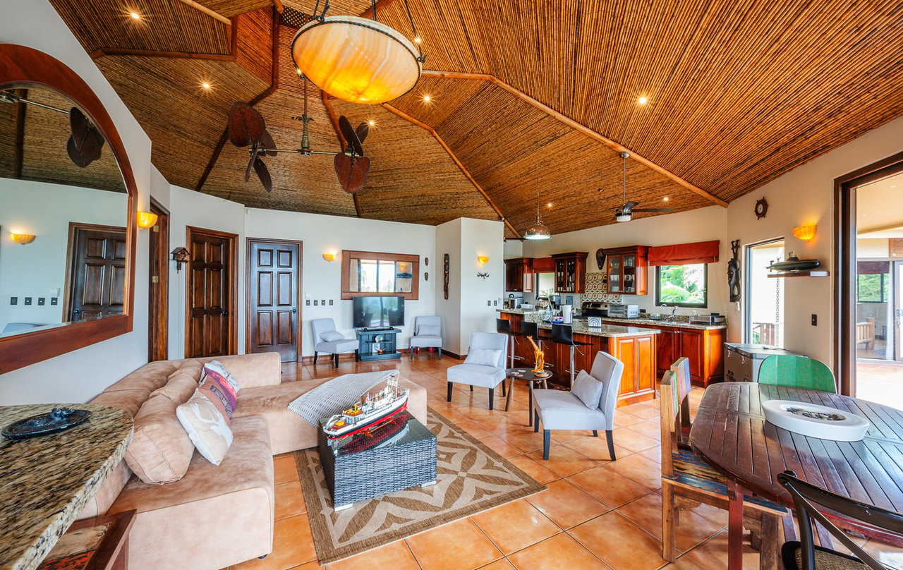 Luxury Lakefront Villa, Lake Arenal, Alajuela