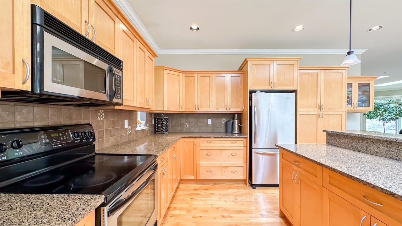 158 Stonegate Dr