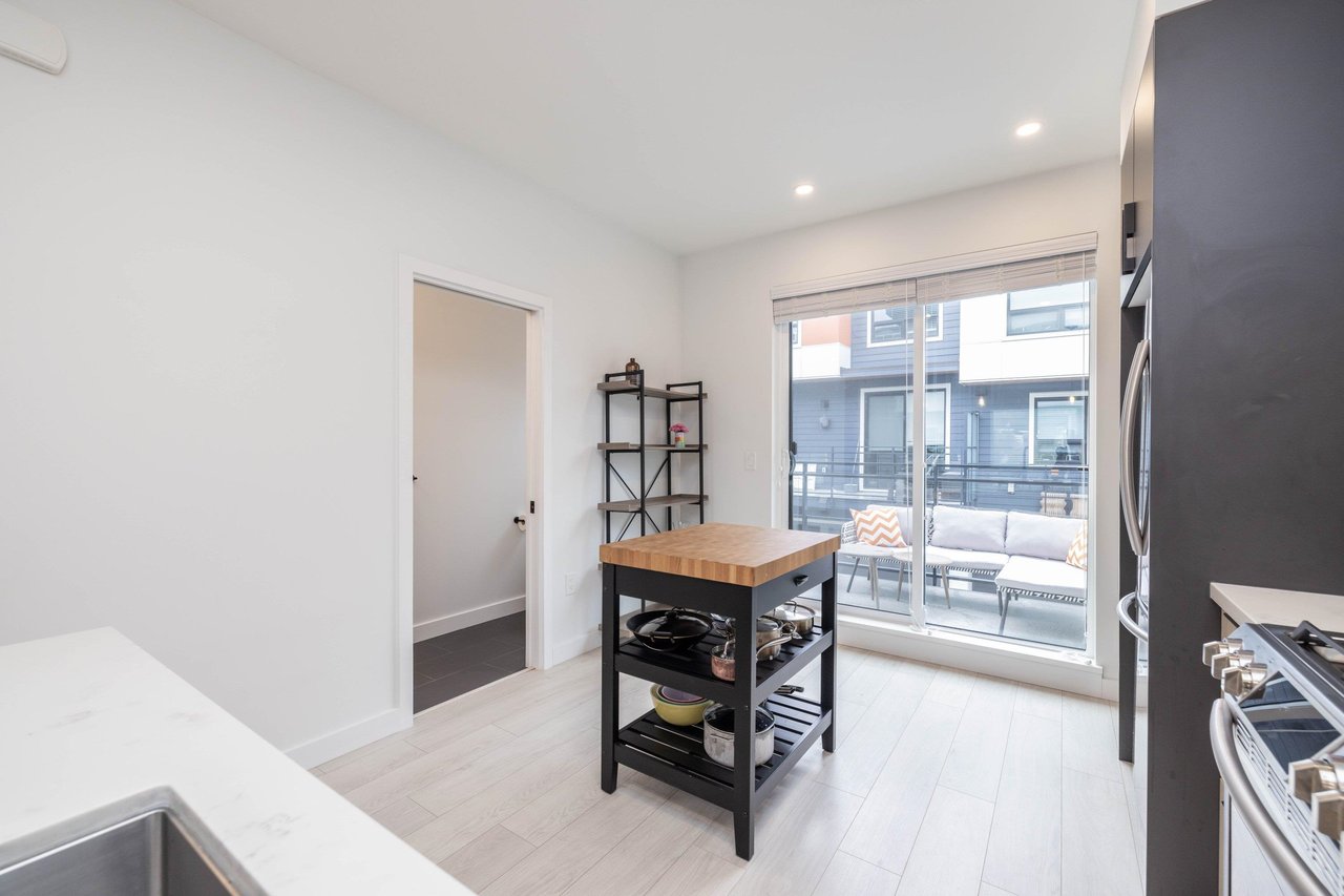 207-3105 St George St