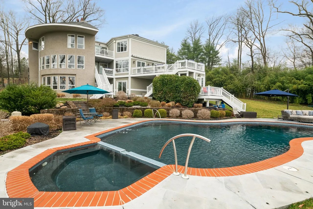 1585 Lafayette Rd